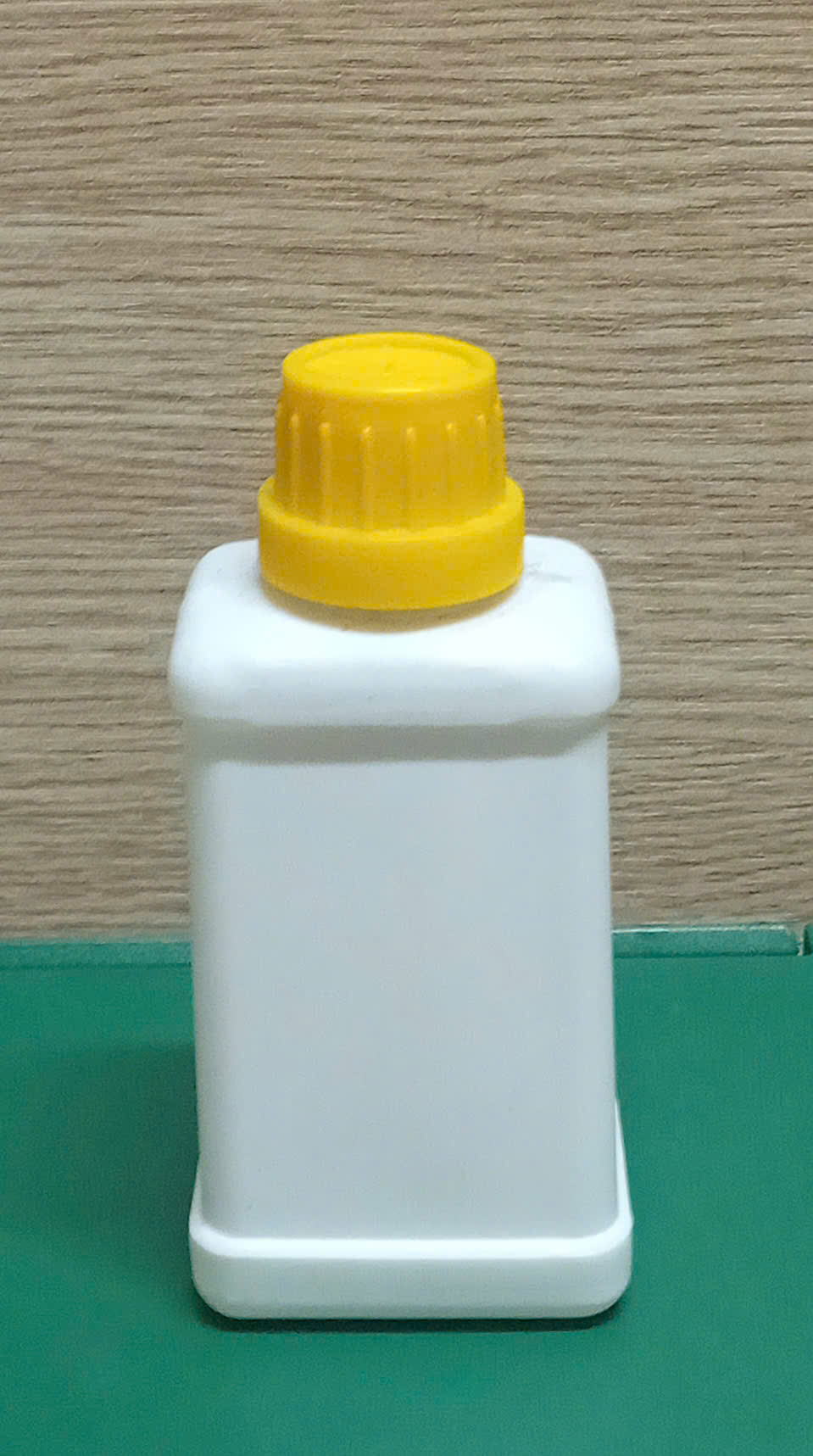Chai nhựa HD 100 ml Vuông (Trắng đục)