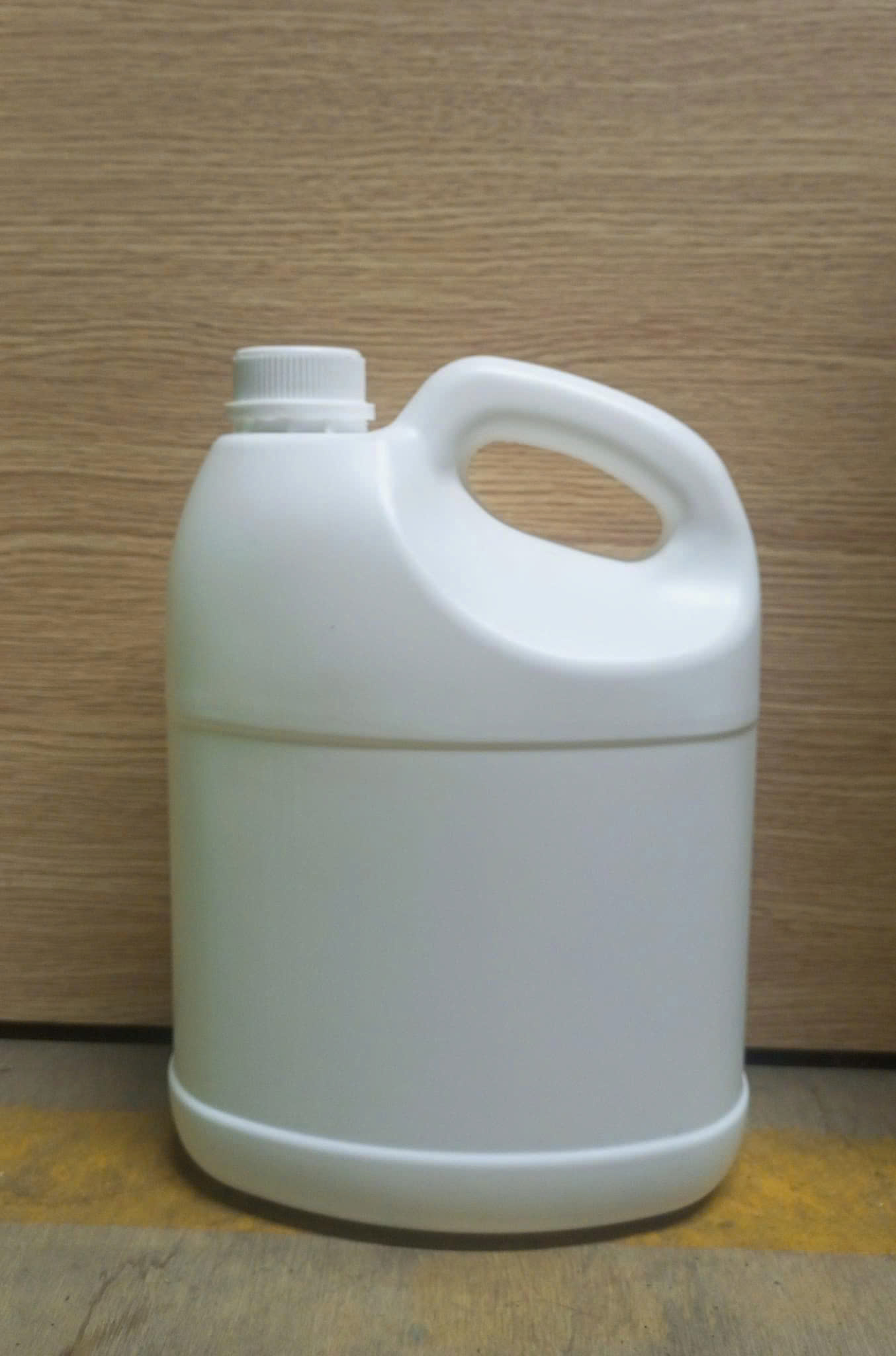 Can nhựa HD 3,6 Lít