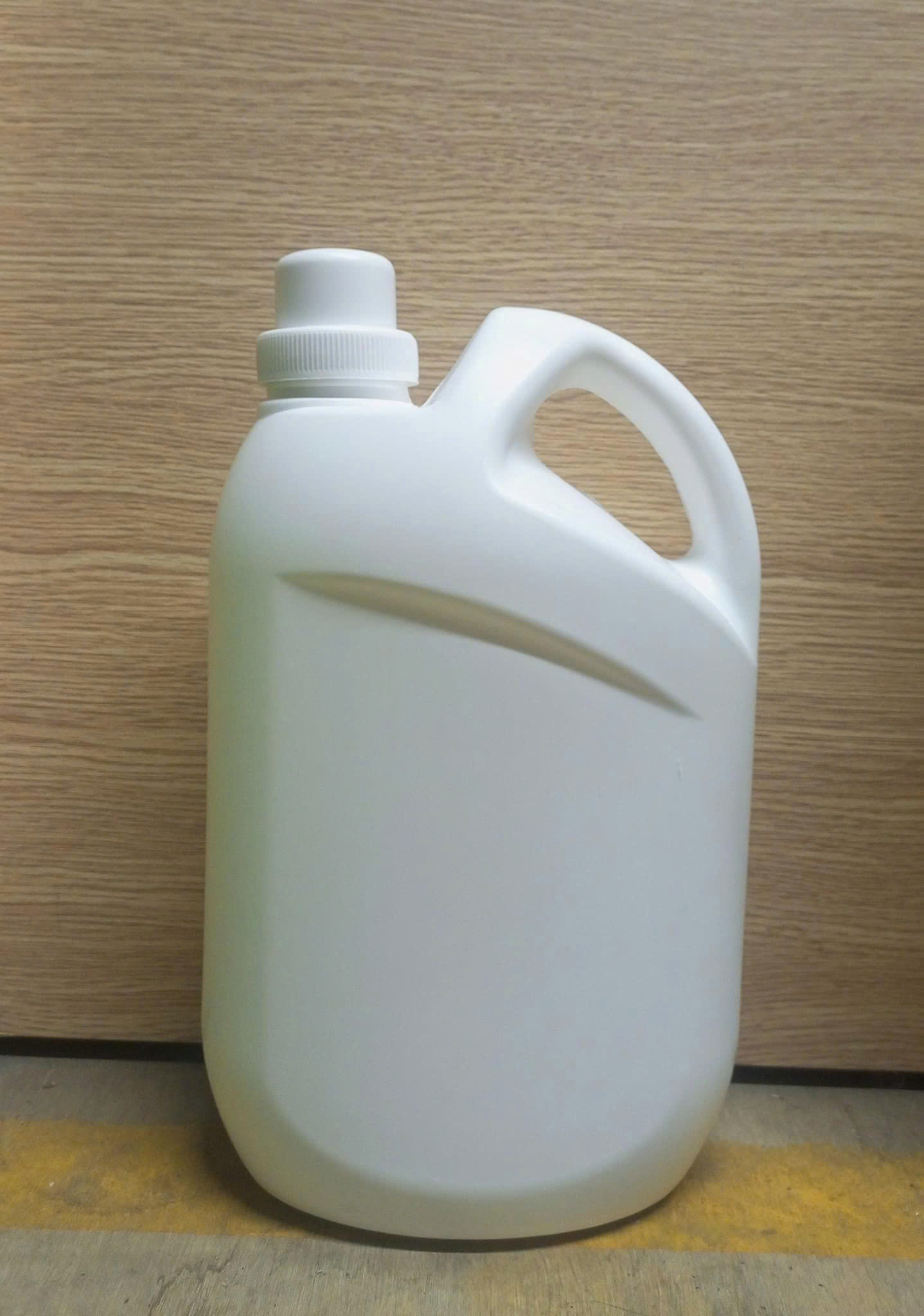 Can nhựa HD 3,6 Lít